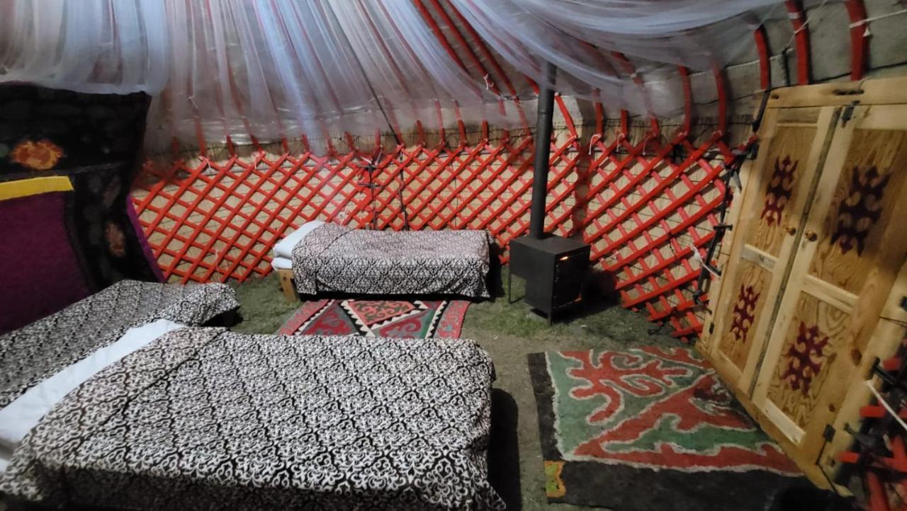 Yurt Camp Ali-Nur At Lake Song-Kol Юрточный Лагерь Али-Нур Озеро Сон-Куль Сон-Куль Кыргызстан Нарын Kyrgyzstan Naryn Eksteriør bilde
